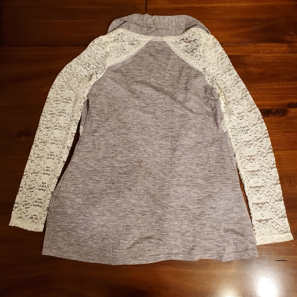 Vanity Lace Cardigan - Picture 2 of 4
